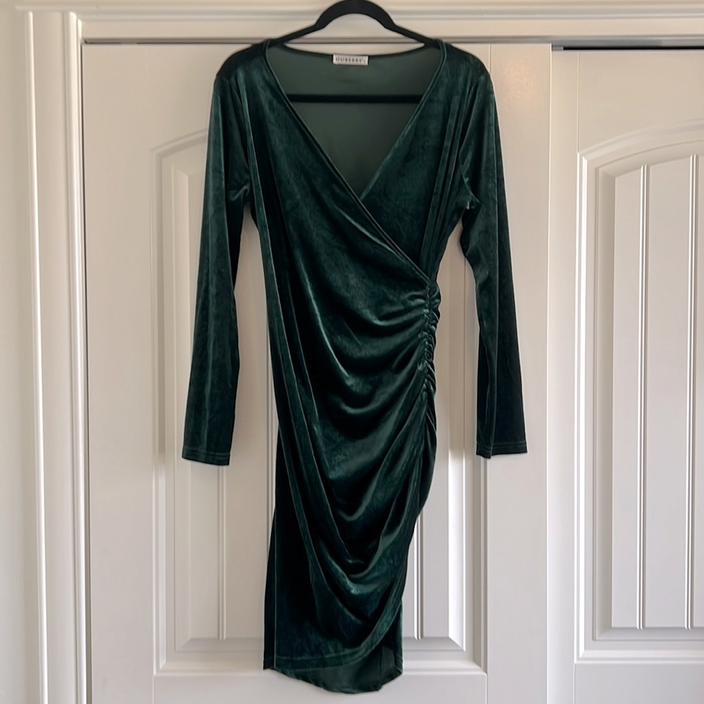 Velvet long sleeve, deep V side rushed emerald green dress - L